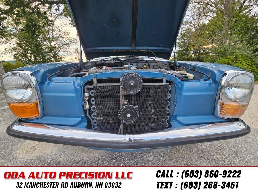 Mercedes-benz-230-class-1969-blue-23
