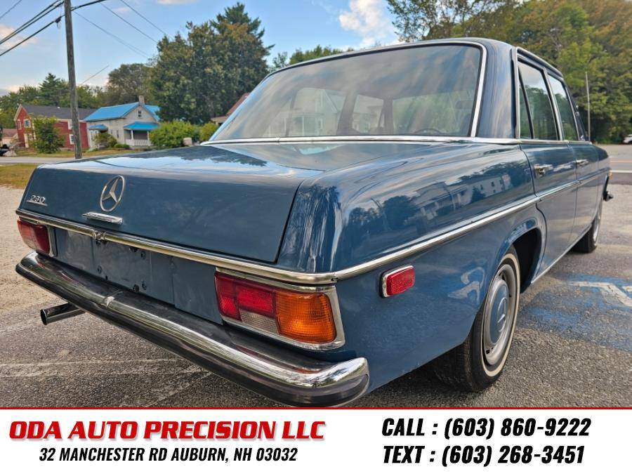 Mercedes-benz-230-class-1969-blue-4