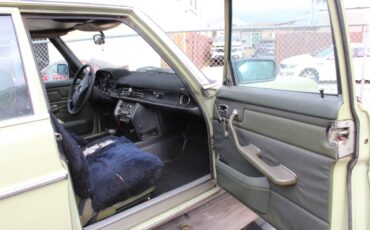 Mercedes-benz-240d-diesel-1976-2