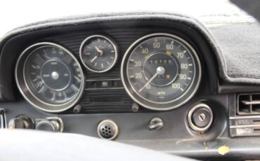 Mercedes-benz-240d-diesel-1976-3