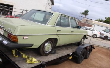 Mercedes-benz-240d-diesel-1976-5