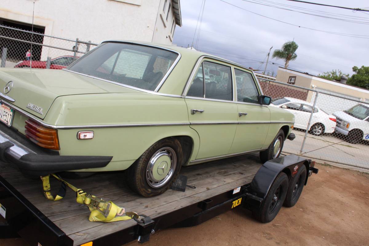 Mercedes-benz-240d-diesel-1976-5