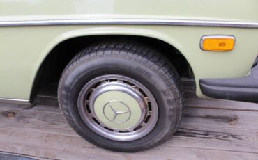 Mercedes-benz-240d-diesel-1976-6