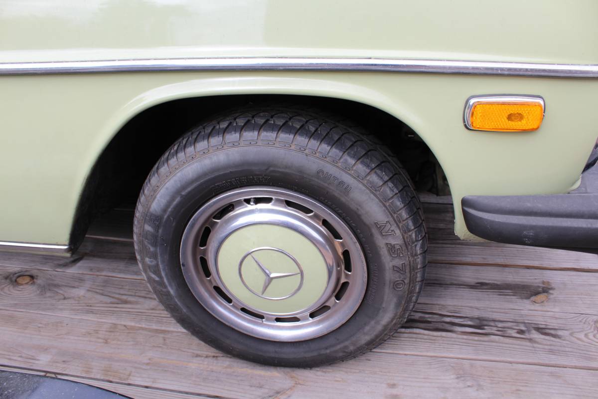 Mercedes-benz-240d-diesel-1976-6