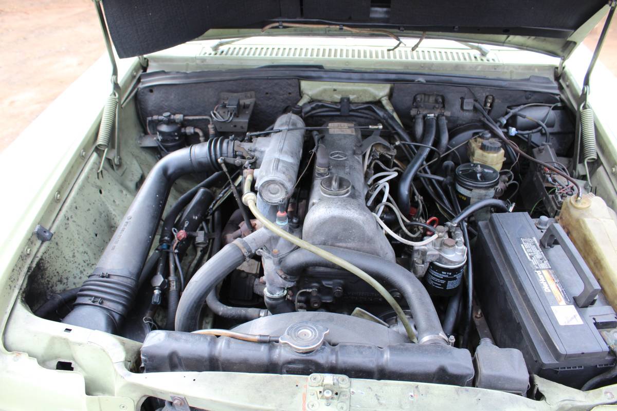 Mercedes-benz-240d-diesel-1976-7