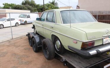 Mercedes-benz-240d-diesel-1976-9