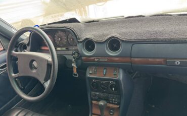 Mercedes-benz-240d-diesel-1982-blue-4