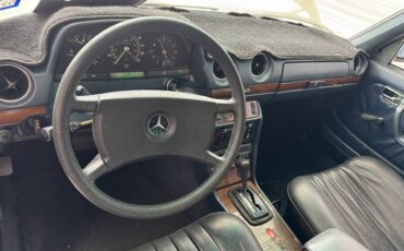 Mercedes-benz-240d-diesel-1982-blue-5