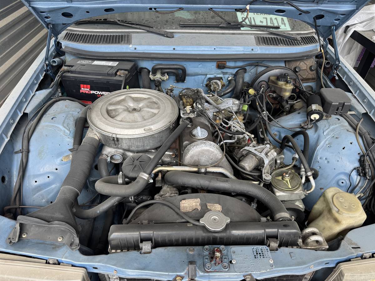 Mercedes-benz-240d-diesel-1982-blue-7