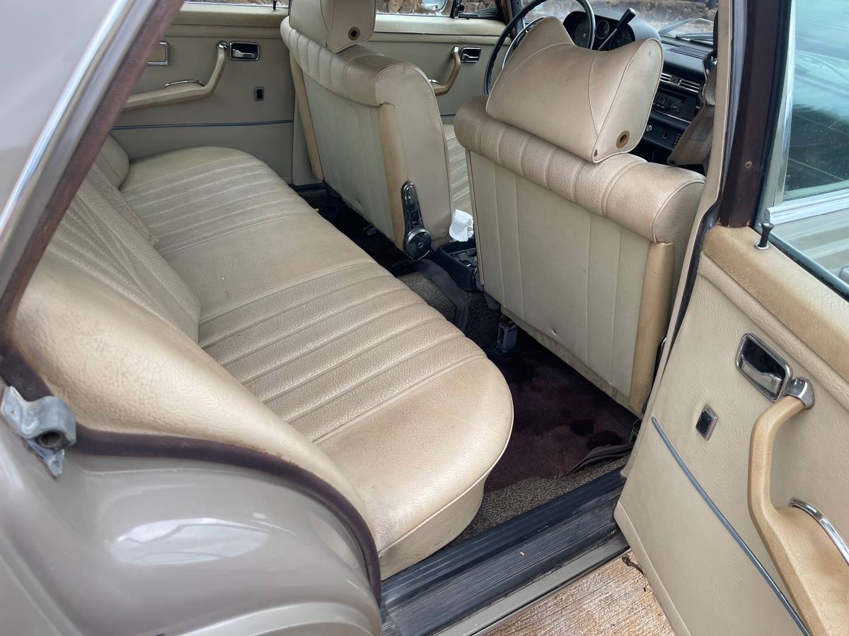 Mercedes-benz-280-1970-13