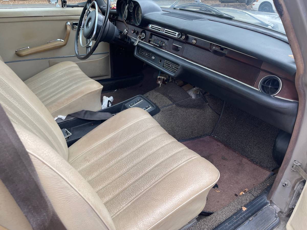 Mercedes-benz-280-1970-14