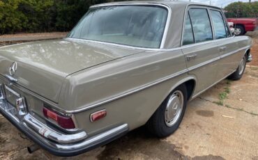 Mercedes-benz-280-1970-15