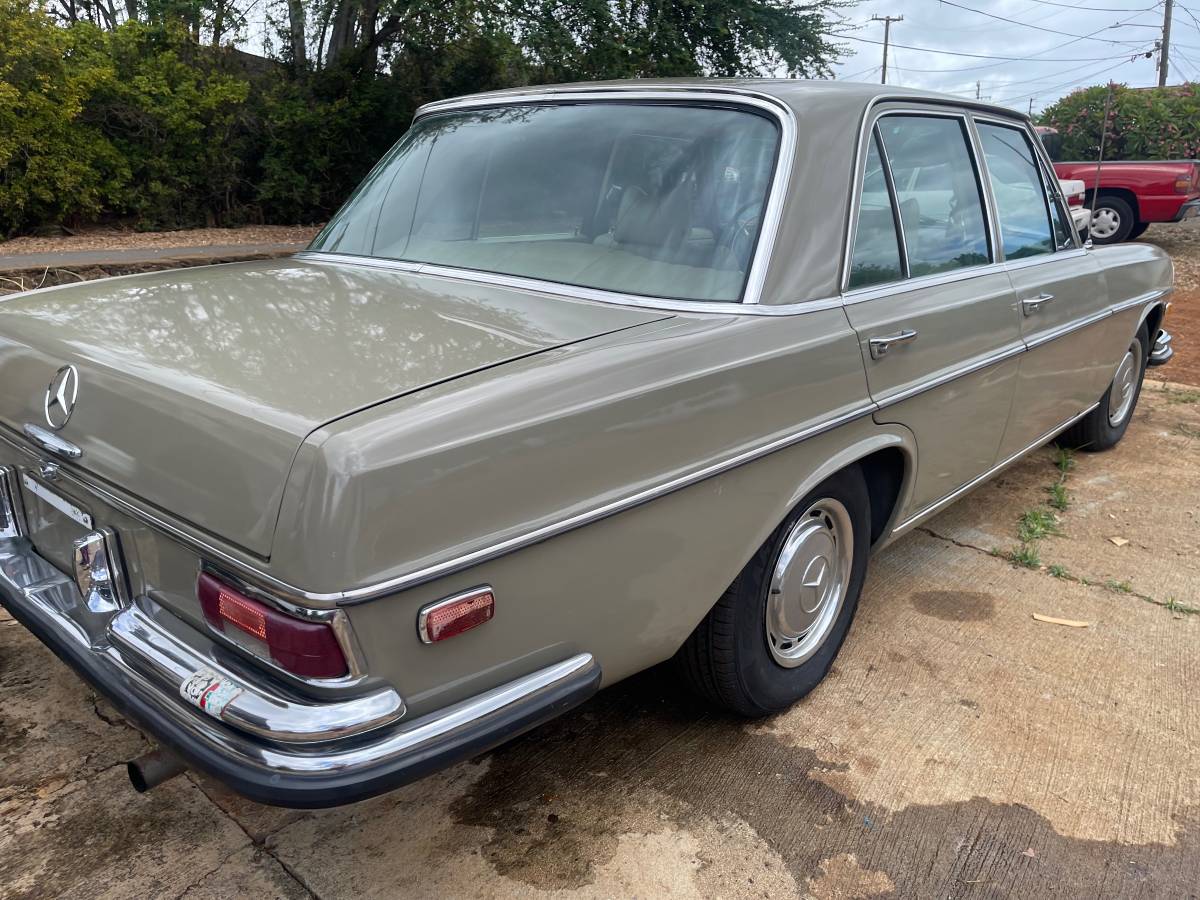 Mercedes-benz-280-1970-15