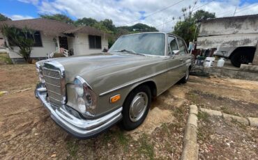 Mercedes-benz-280-1970-3