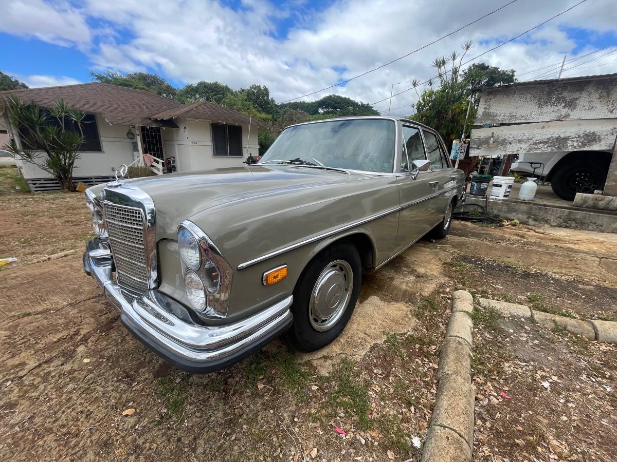 Mercedes-benz-280-1970-3