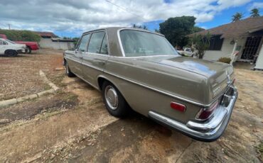 Mercedes-benz-280-1970-5