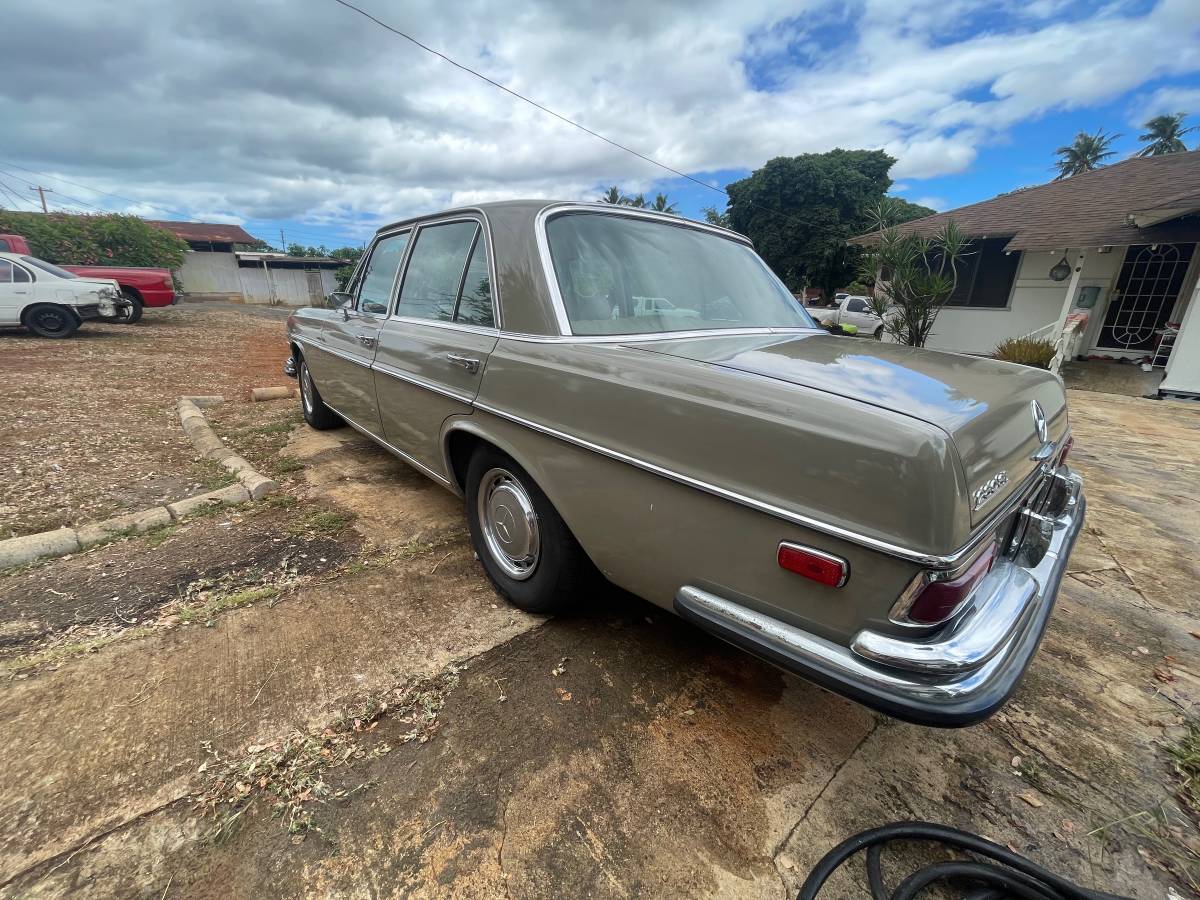 Mercedes-benz-280-1970-5
