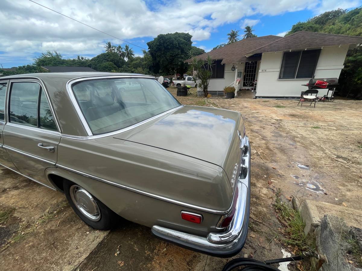 Mercedes-benz-280-1970-6
