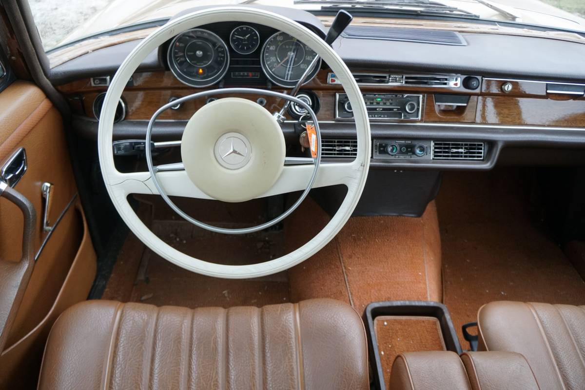 Mercedes-benz-280se-1970-brown-18