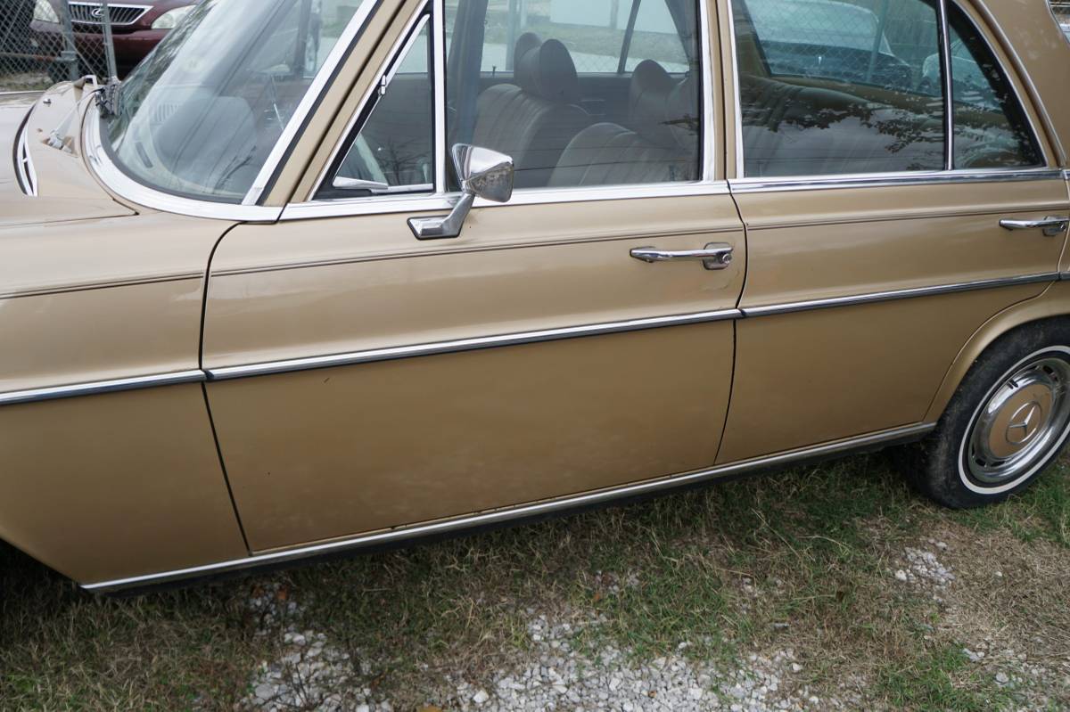 Mercedes-benz-280se-1970-brown-9