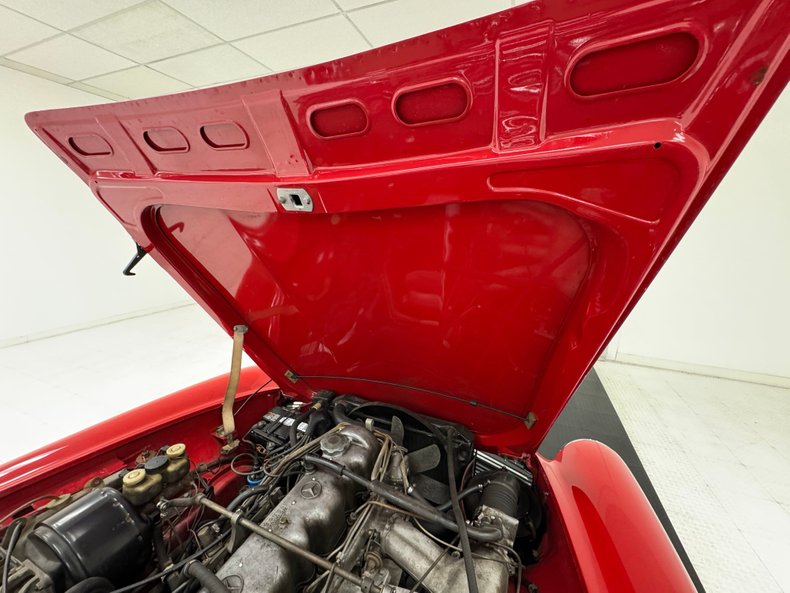 Mercedes-benz-280sl-1968-Signal-Red-Cream-27