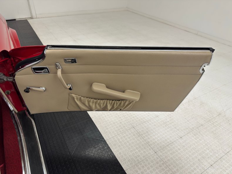 Mercedes-benz-280sl-1968-Signal-Red-Cream-32