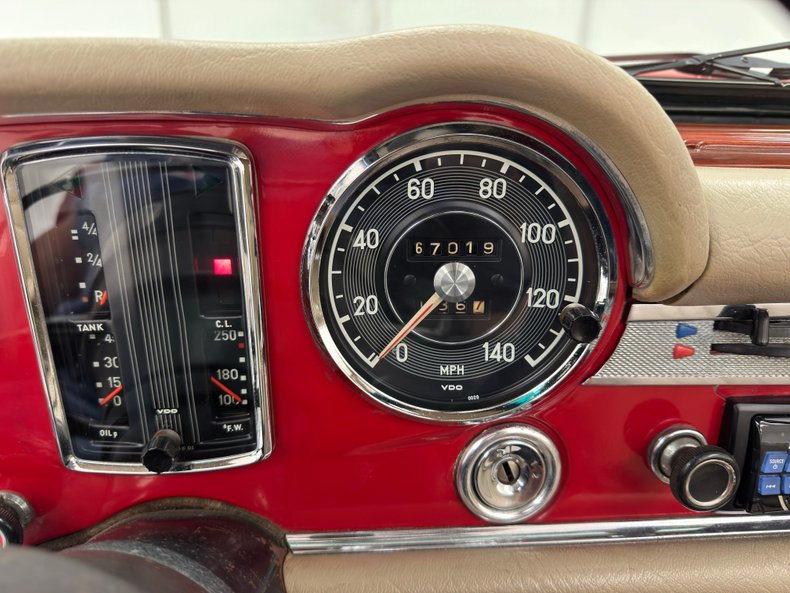 Mercedes-benz-280sl-1968-Signal-Red-Cream-42