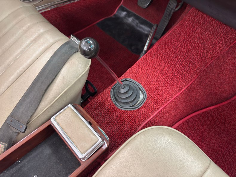 Mercedes-benz-280sl-1968-Signal-Red-Cream-45