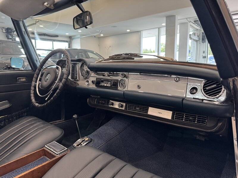 Mercedes-benz-280sl-1970-silver-23