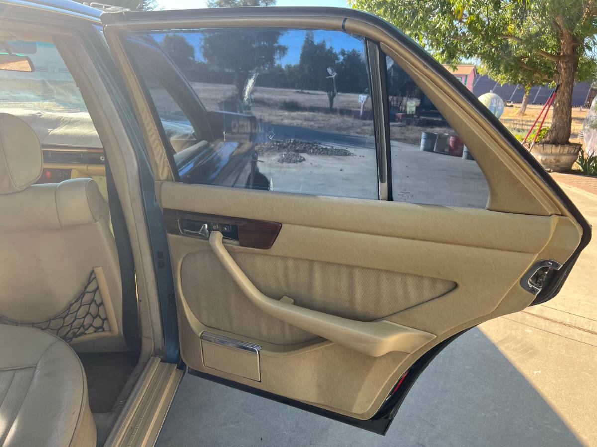 Mercedes-benz-30-sd-diesel-1983-10