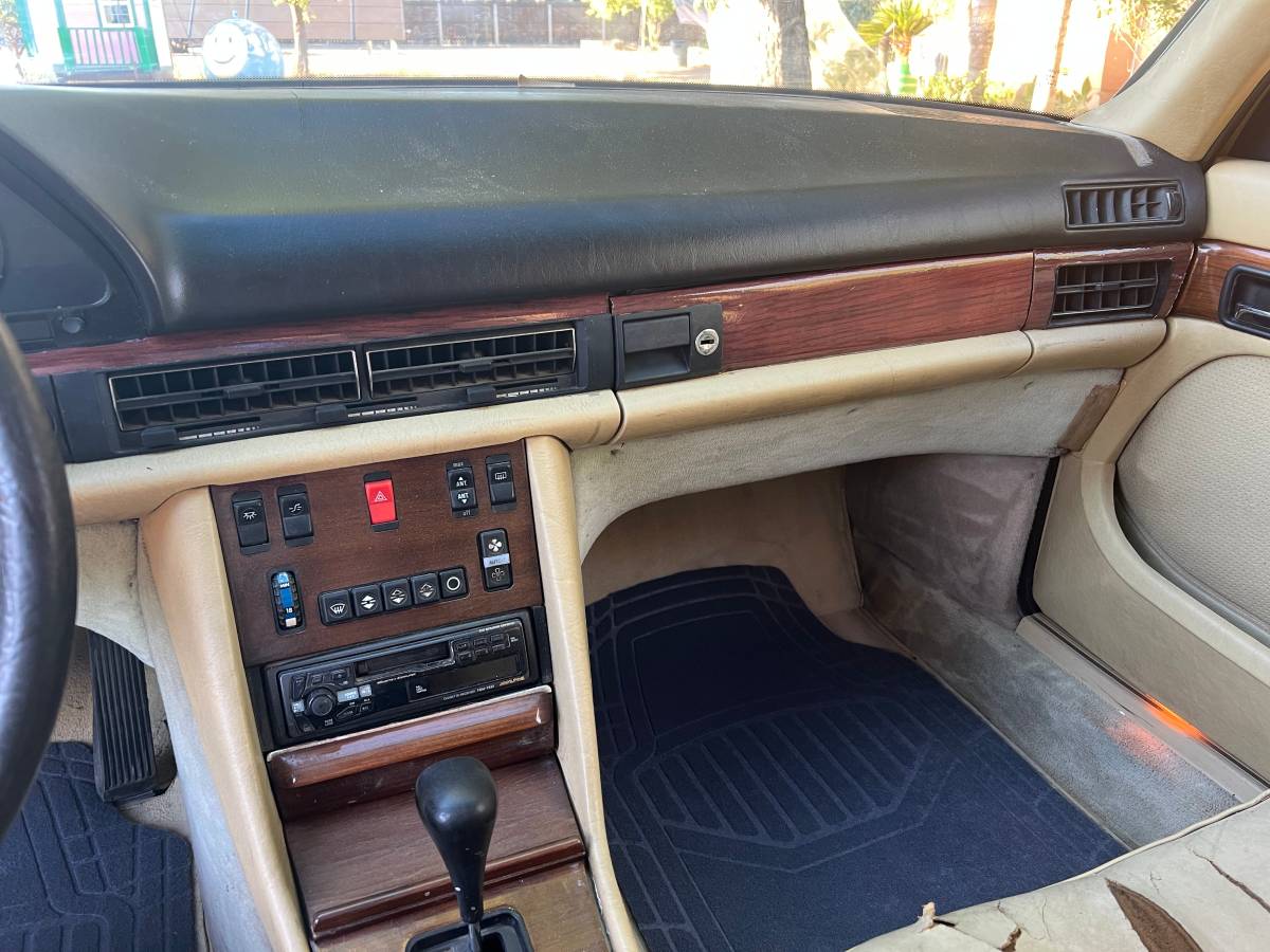 Mercedes-benz-30-sd-diesel-1983-3
