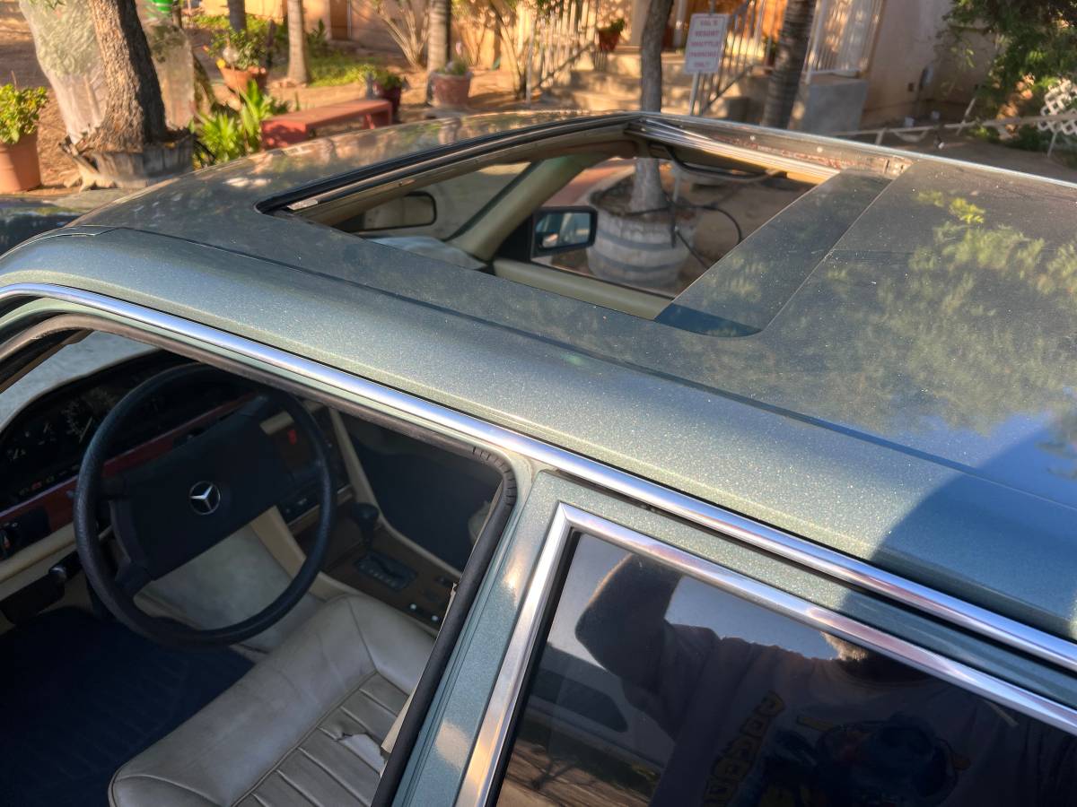 Mercedes-benz-30-sd-diesel-1983-4