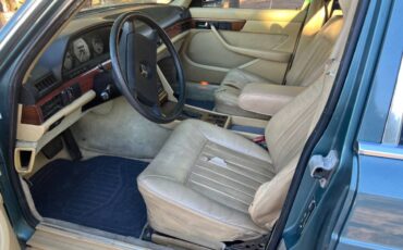 Mercedes-benz-30-sd-diesel-1983-5
