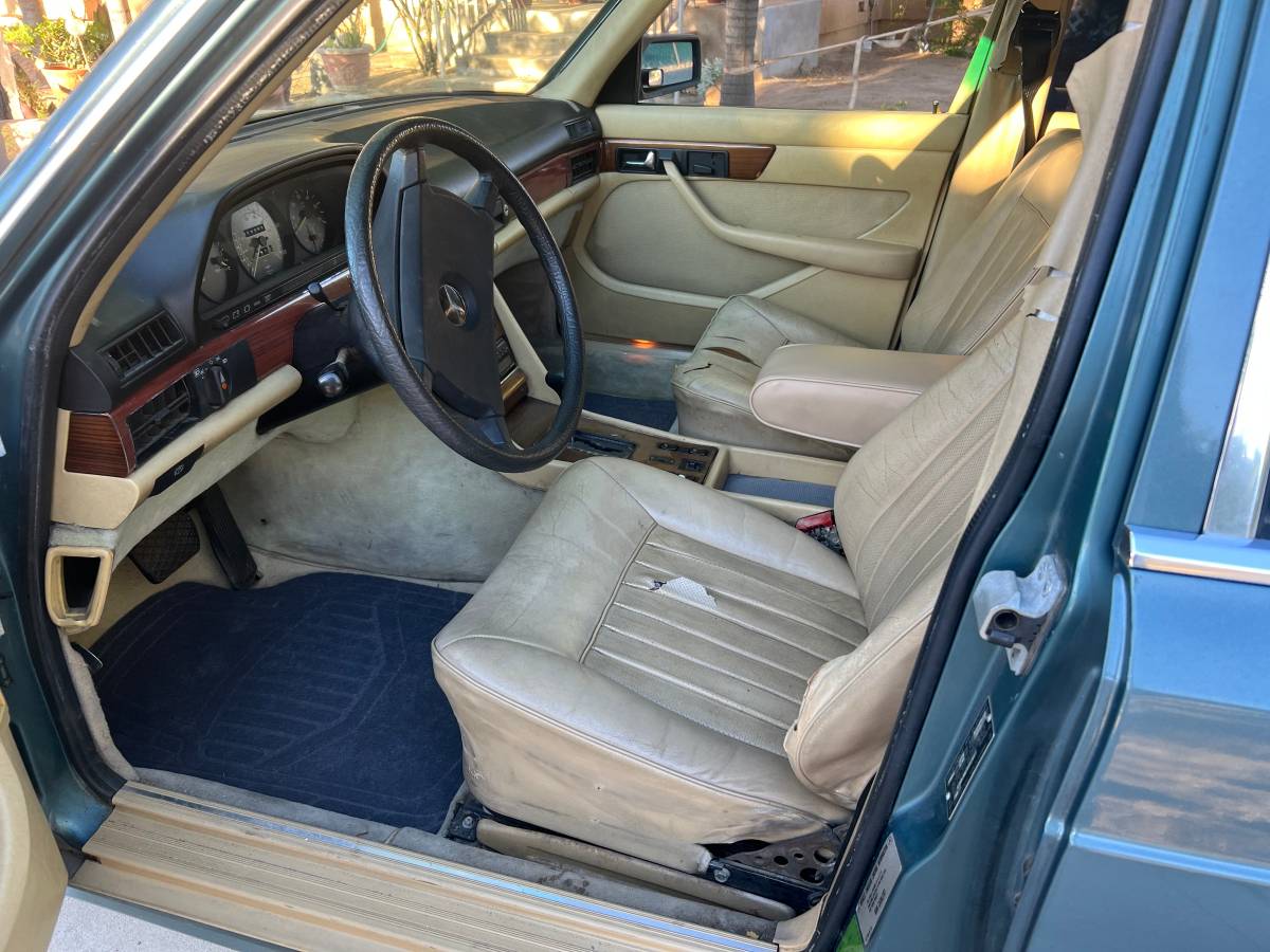 Mercedes-benz-30-sd-diesel-1983-5