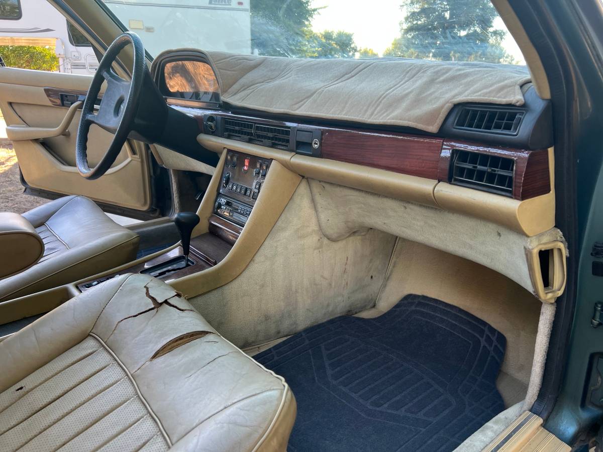 Mercedes-benz-30-sd-diesel-1983-9