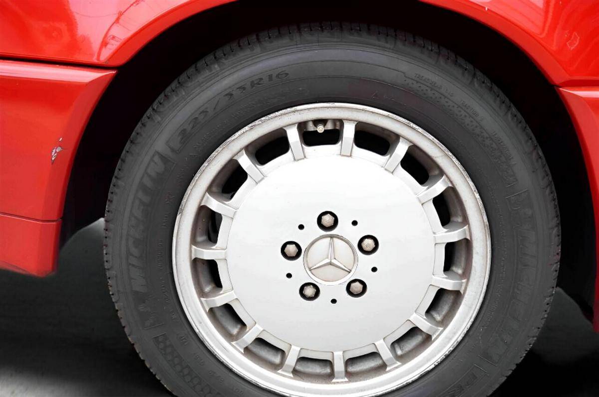 Mercedes-benz-300-1991-red-1