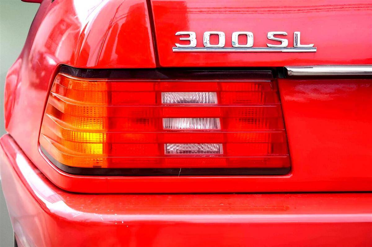 Mercedes-benz-300-1991-red-11