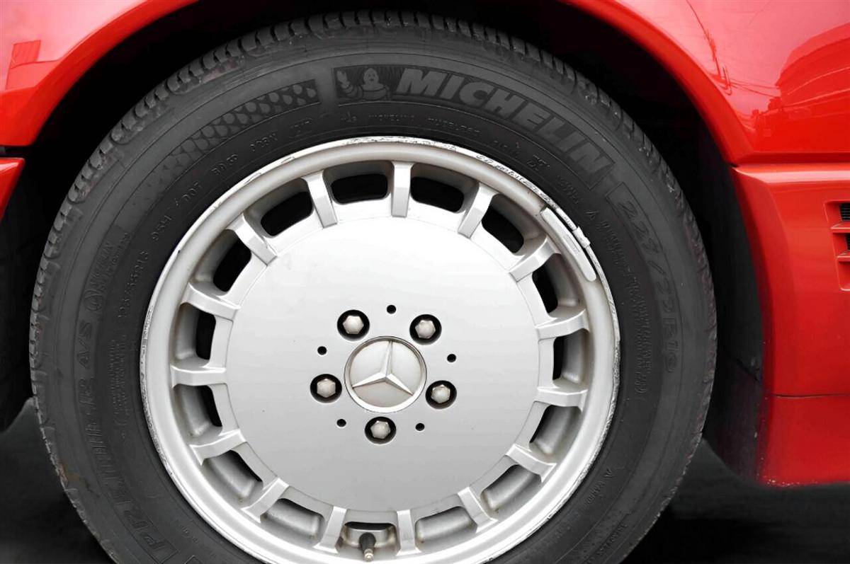 Mercedes-benz-300-1991-red-12