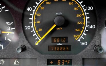 Mercedes-benz-300-1991-red-16