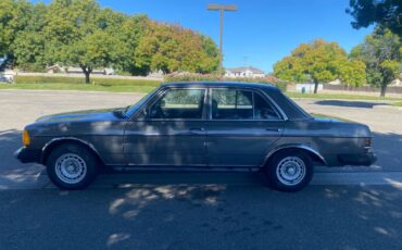 Mercedes-benz-300-300dt-diesel-1983-grey-2