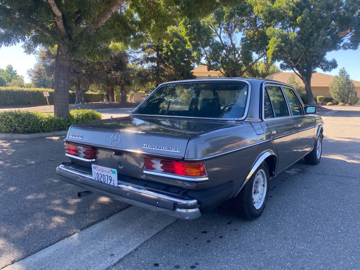 Mercedes-benz-300-300dt-diesel-1983-grey-5