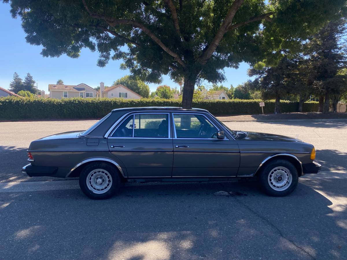 Mercedes-benz-300-300dt-diesel-1983-grey-6