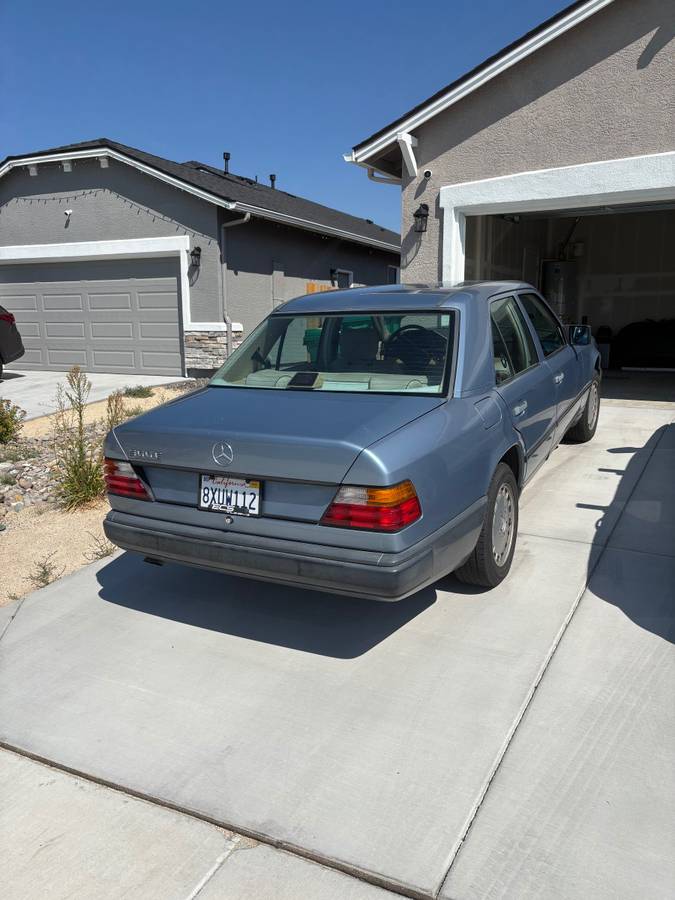 Mercedes-benz-300-300e-1987-blue-1