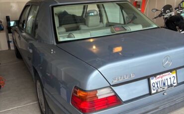Mercedes-benz-300-300e-1987-blue-11