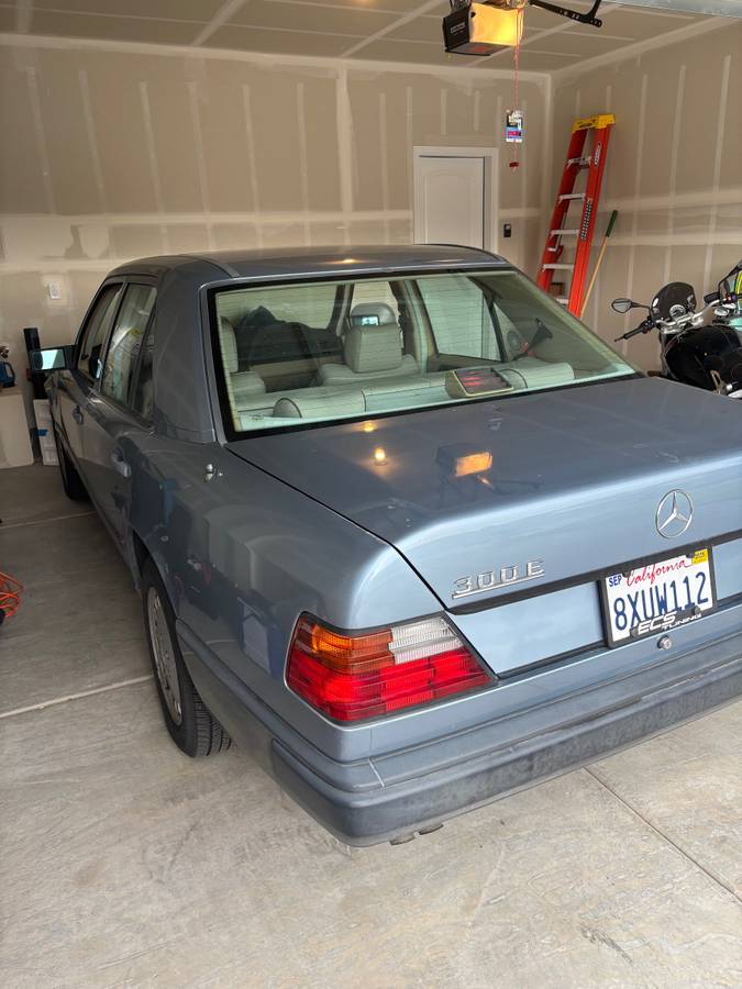 Mercedes-benz-300-300e-1987-blue-11