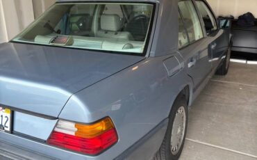 Mercedes-benz-300-300e-1987-blue-12