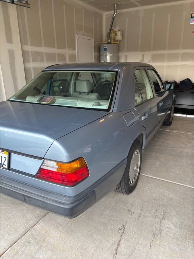 Mercedes-benz-300-300e-1987-blue-12