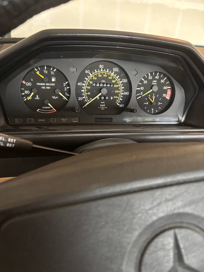 Mercedes-benz-300-300e-1987-blue-13