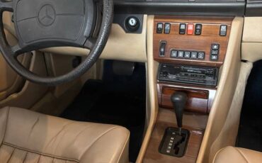 Mercedes-benz-300-300e-1987-blue-14