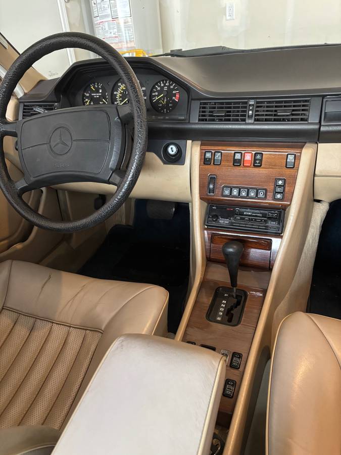 Mercedes-benz-300-300e-1987-blue-14